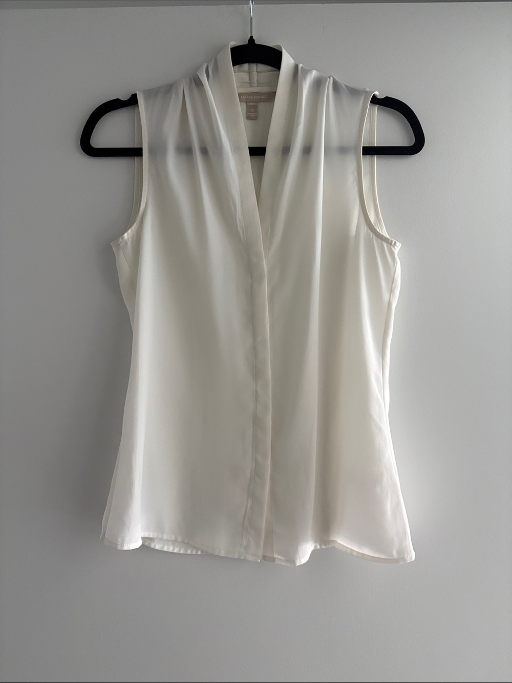Banana Republic Cream Sleeveless V-Neck Camisole 0P